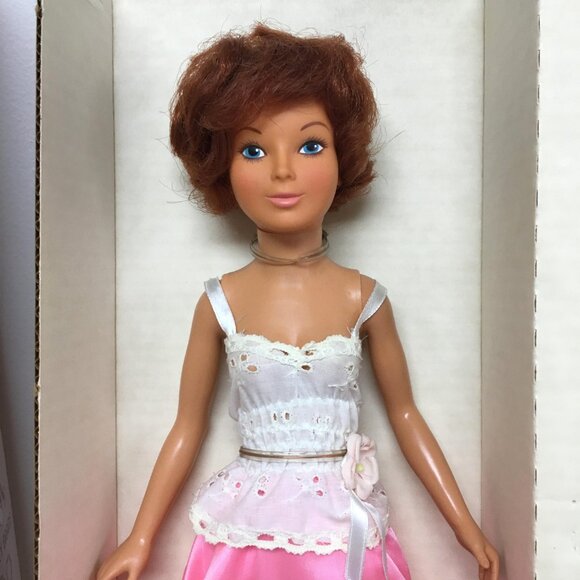 Vintage 1977 "Magic Hair Crissy" Doll - Complete in Box with Hair Pieces - Picture 3 of 14